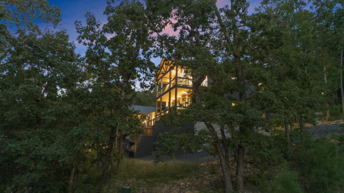 Midnight Skies Luxury 5BR - Hot Tub & Mountain Views #87
