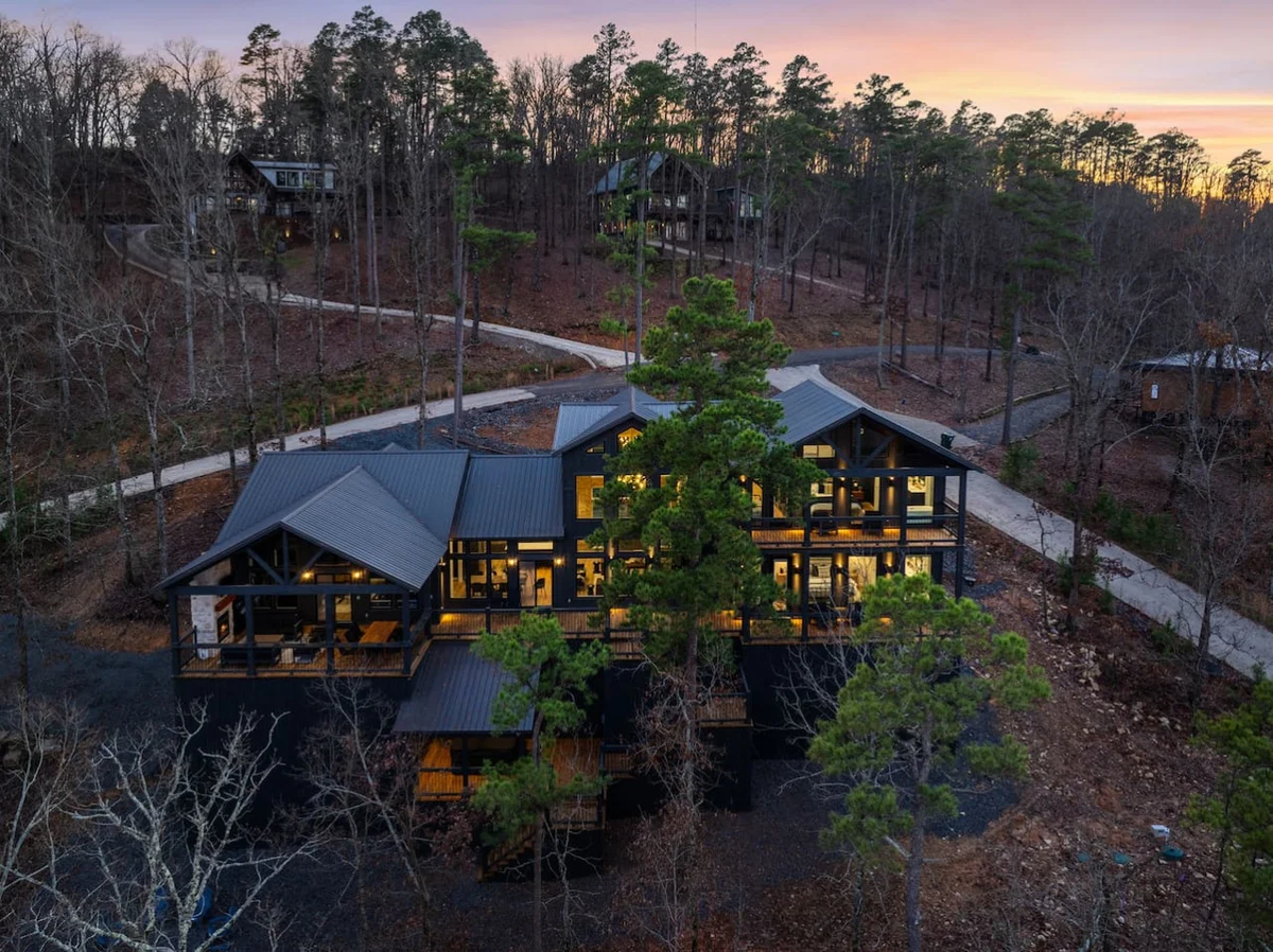 Midnight Skies Luxury 5BR - Hot Tub & Mountain Views #79
