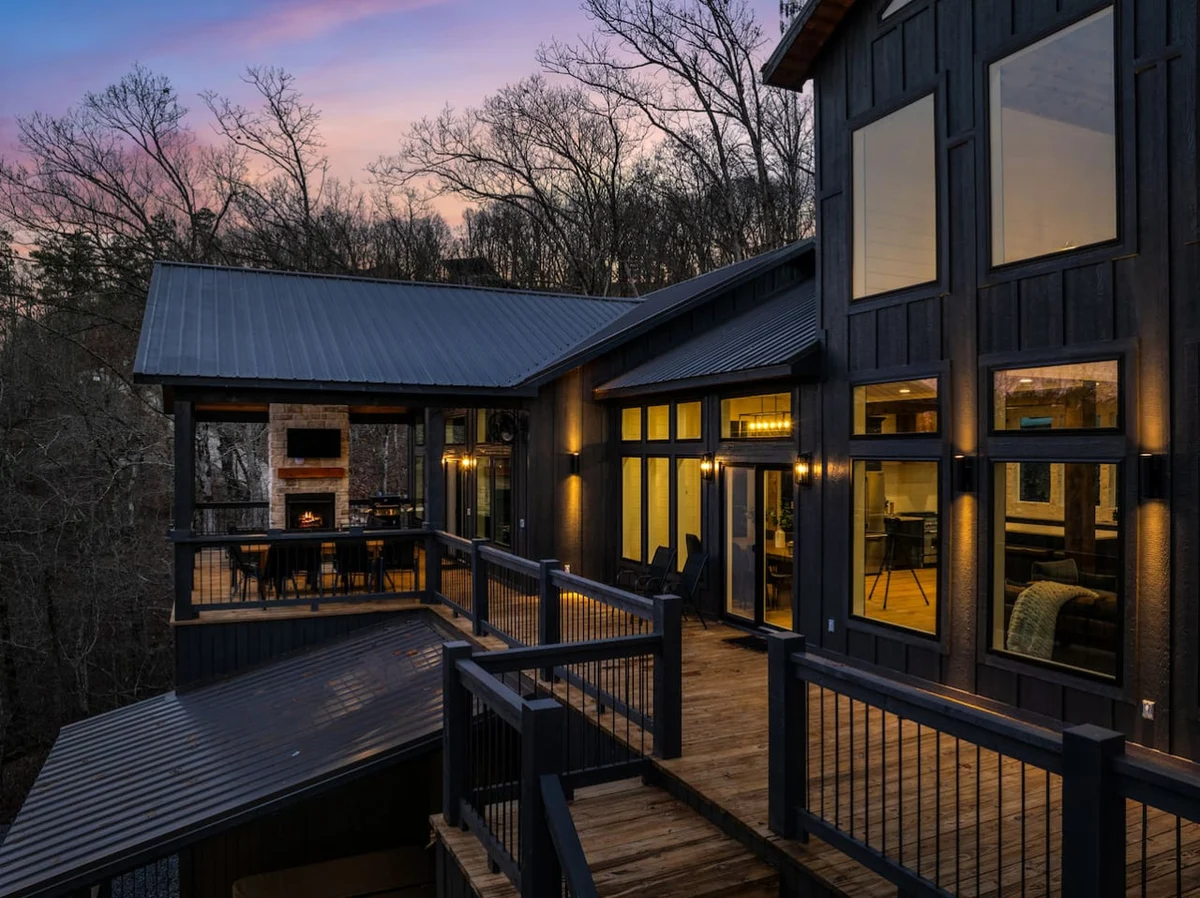 Midnight Skies Luxury 5BR - Hot Tub & Mountain Views #93