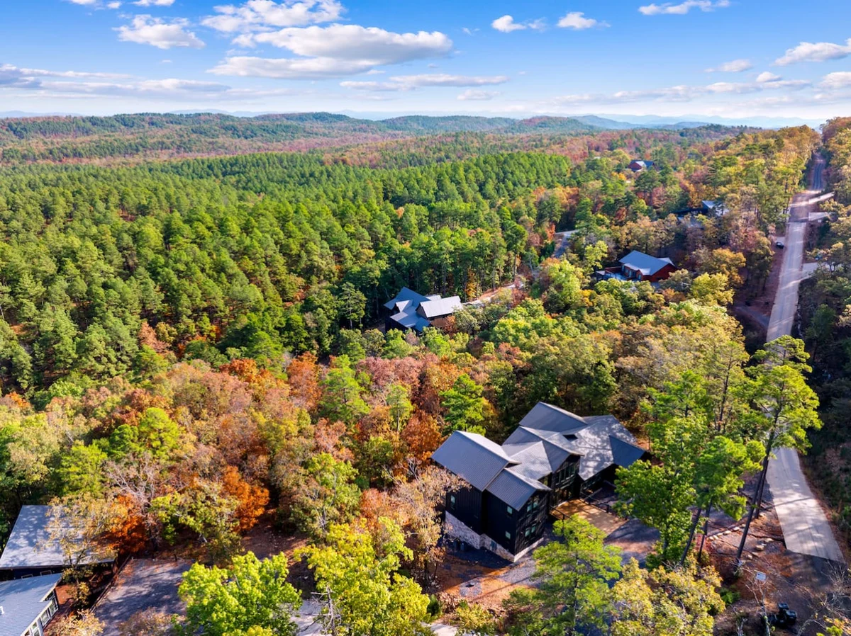 Midnight Skies Luxury 5BR - Hot Tub & Mountain Views #98