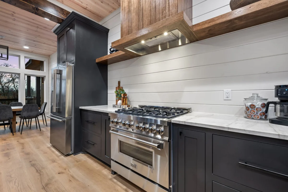 Midnight Skies Luxury 5BR - Hot Tub & Mountain Views #81
