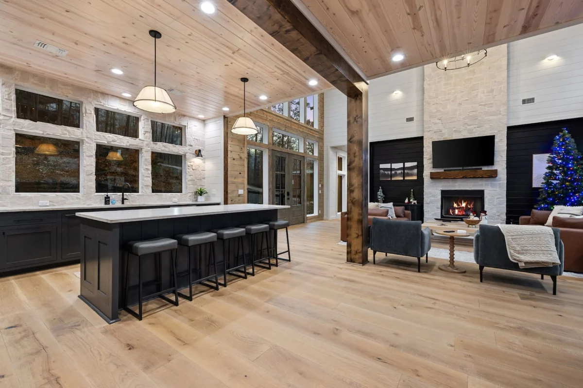 Midnight Skies Luxury 5BR - Hot Tub & Mountain Views #100