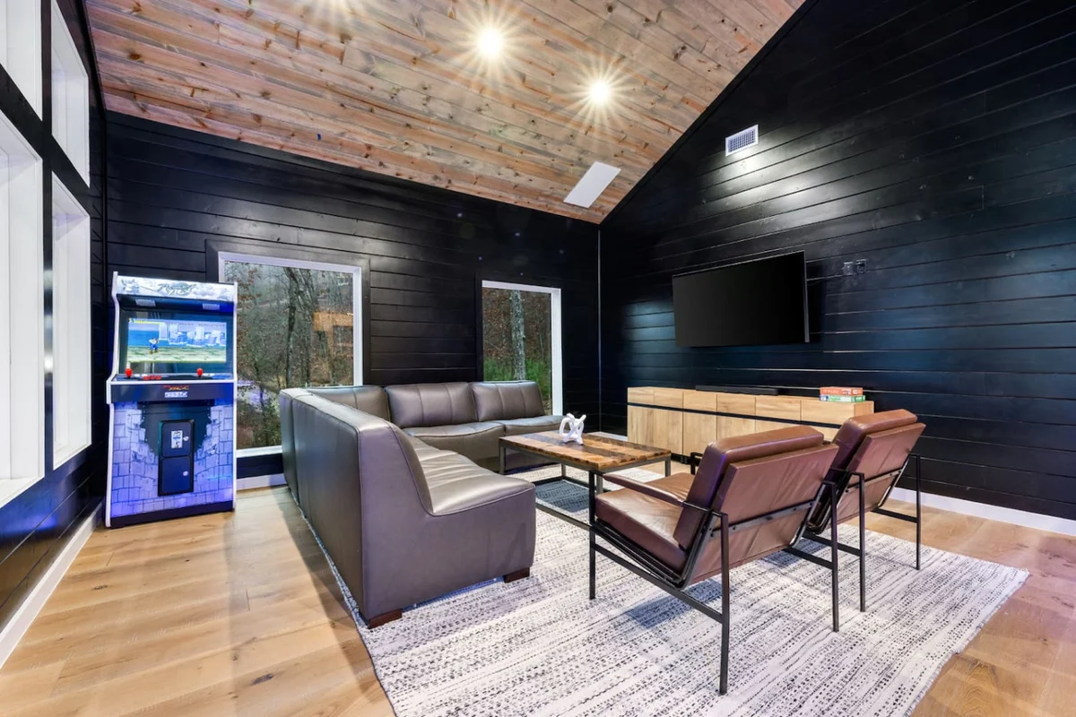 Midnight Skies Luxury 5BR - Hot Tub & Mountain Views #103