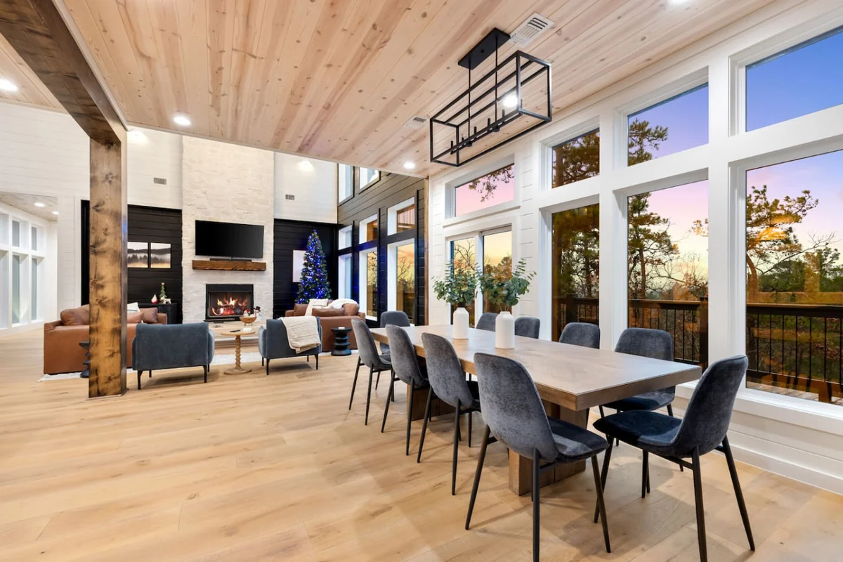 Midnight Skies Luxury 5BR - Hot Tub & Mountain Views #105