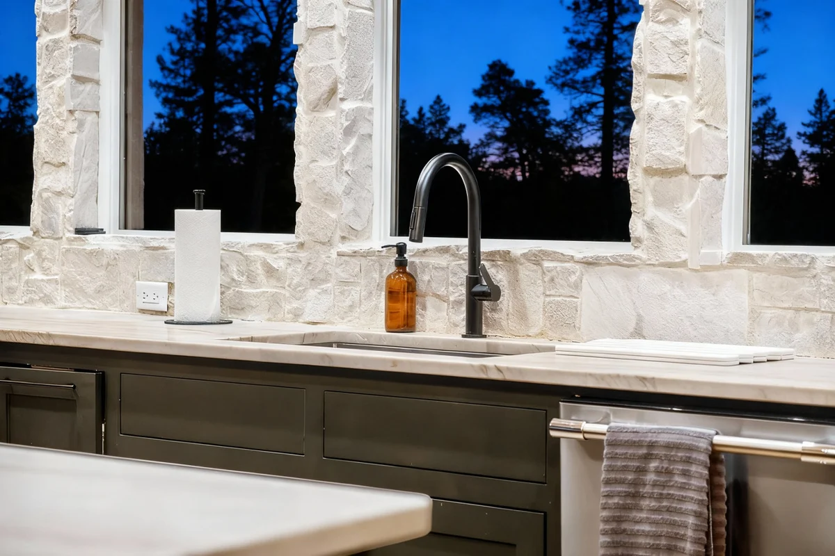 Midnight Skies Luxury 5BR - Hot Tub & Mountain Views #104