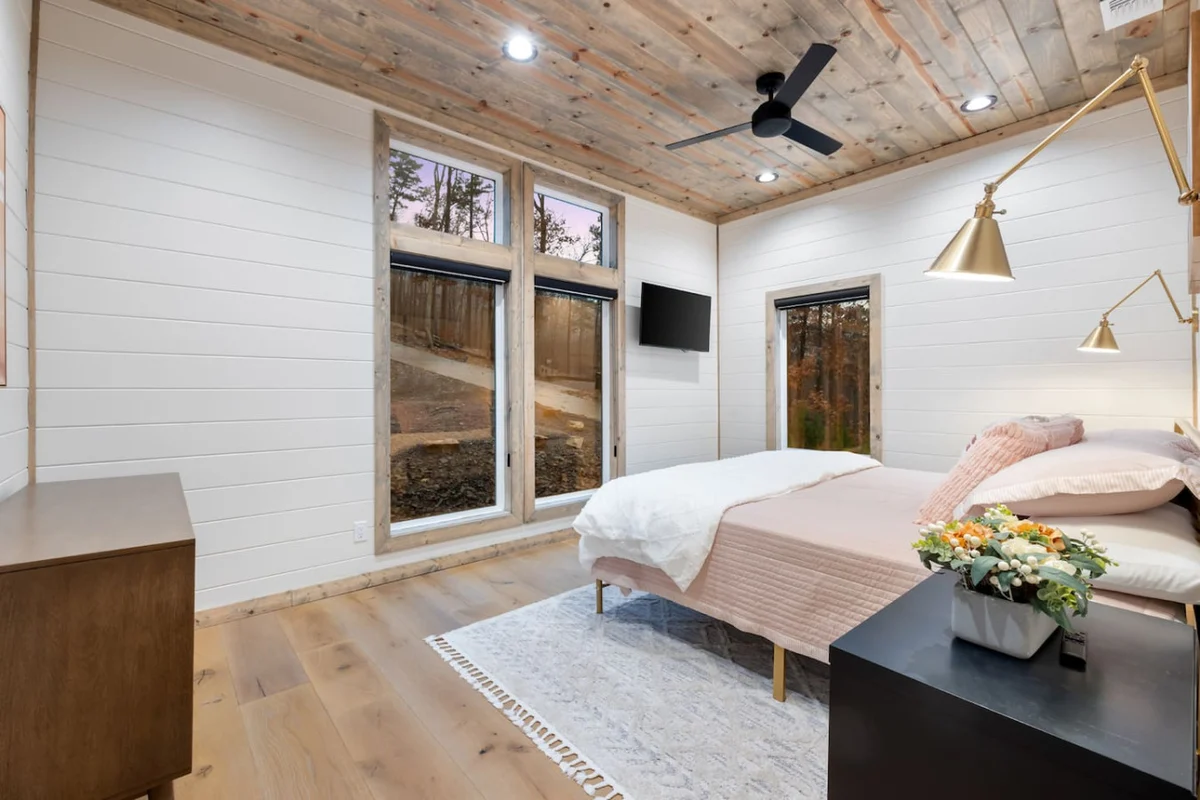 Midnight Skies Luxury 5BR - Hot Tub & Mountain Views #49