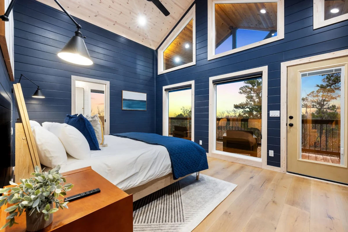 Midnight Skies Luxury 5BR - Hot Tub & Mountain Views #50