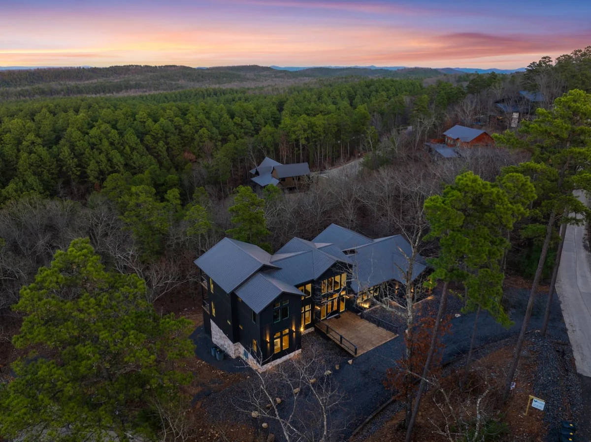 Midnight Skies Luxury 5BR - Hot Tub & Mountain Views #108