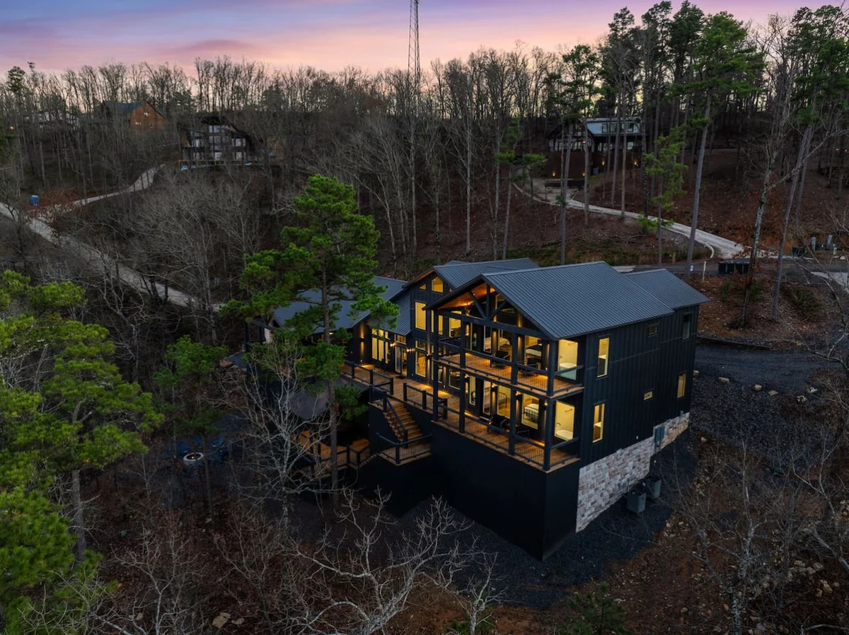 Midnight Skies Luxury 5BR - Hot Tub & Mountain Views #111
