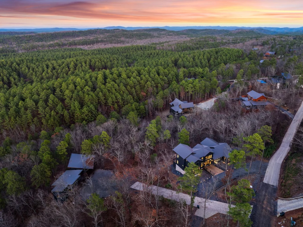 Midnight Skies Luxury 5BR - Hot Tub & Mountain Views #114