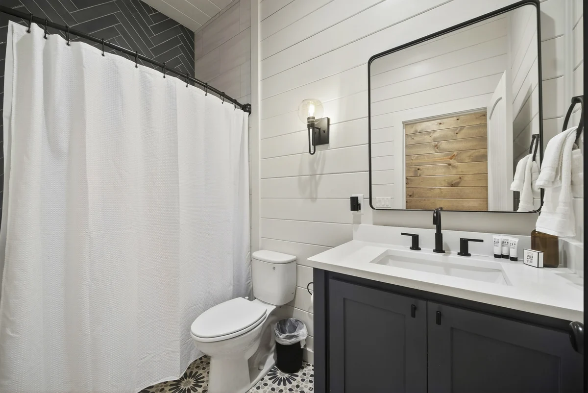 Midnight Skies Luxury 5BR - Hot Tub & Mountain Views #131