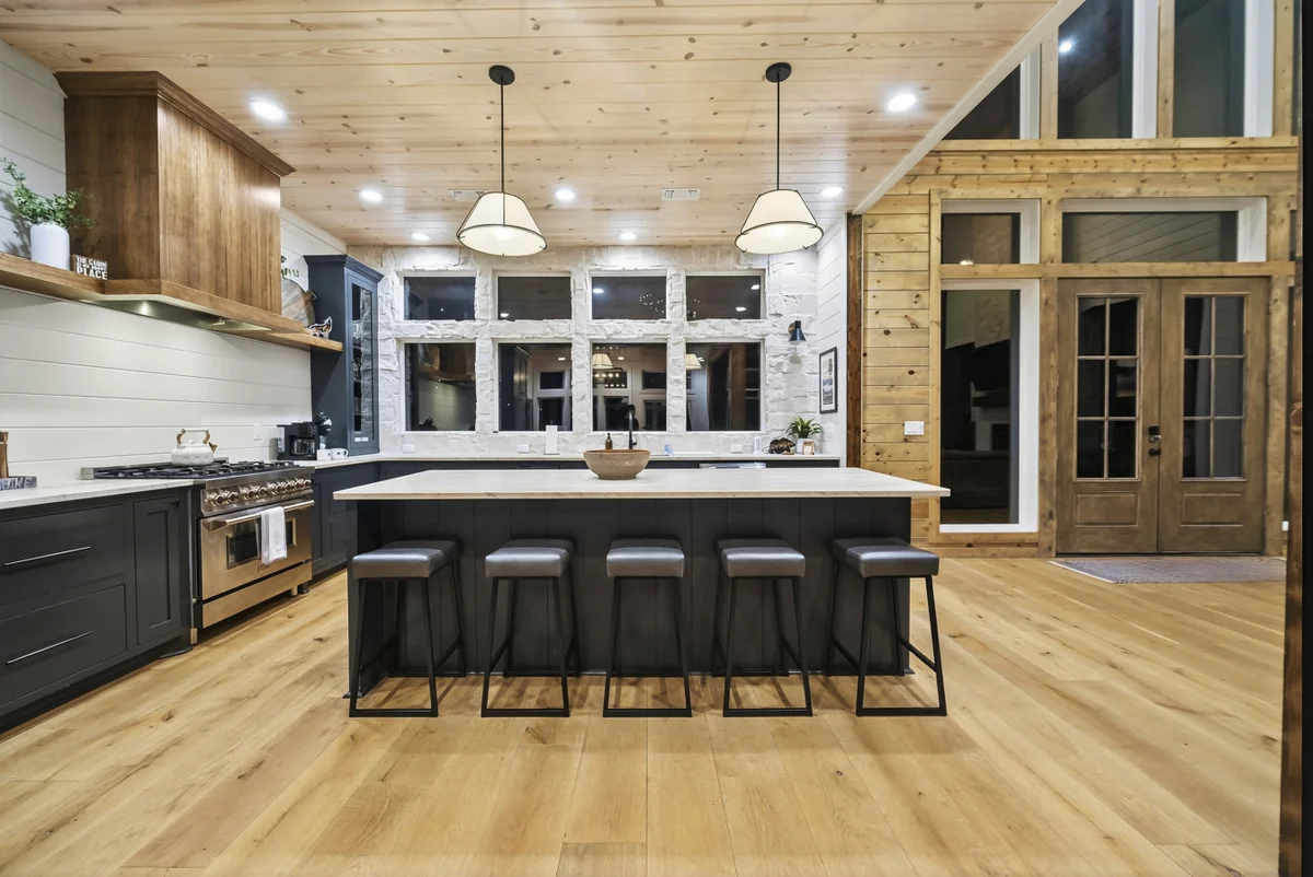 Midnight Skies Luxury 5BR - Hot Tub & Mountain Views #110