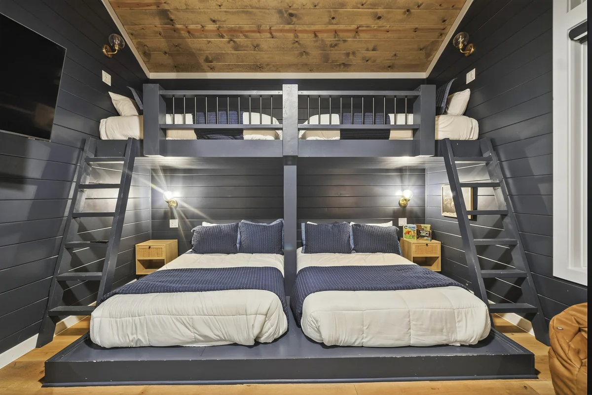 Midnight Skies Luxury 5BR - Hot Tub & Mountain Views #91