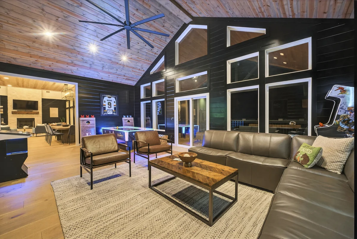 Midnight Skies Luxury 5BR - Hot Tub & Mountain Views #118