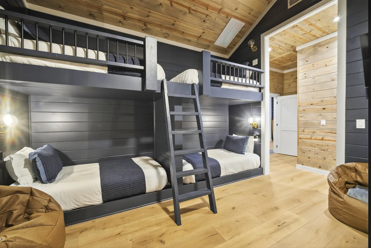 Midnight Skies Luxury 5BR - Hot Tub & Mountain Views #97