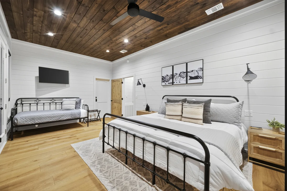 Midnight Skies Luxury 5BR - Hot Tub & Mountain Views #43