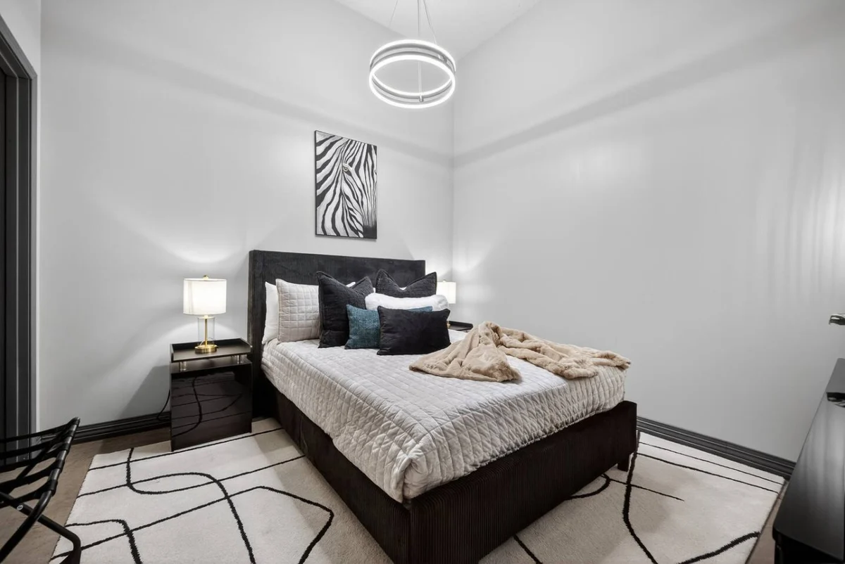 Home in Dallas property photo 3