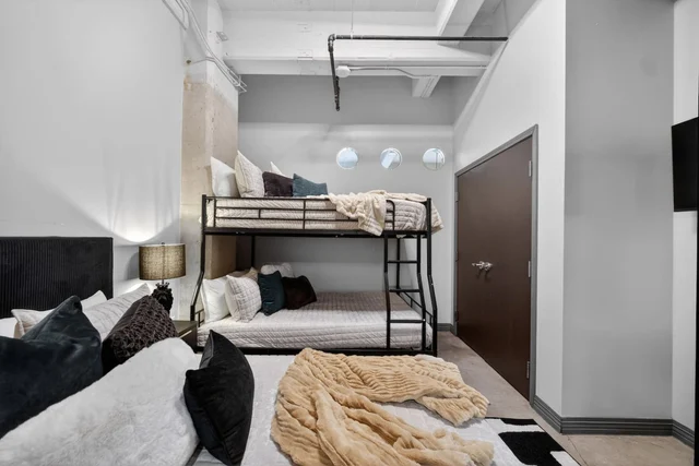 Bedroom 1 image 1