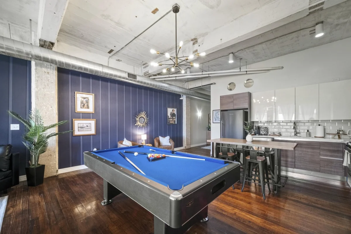 Home in Dallas property photo 3