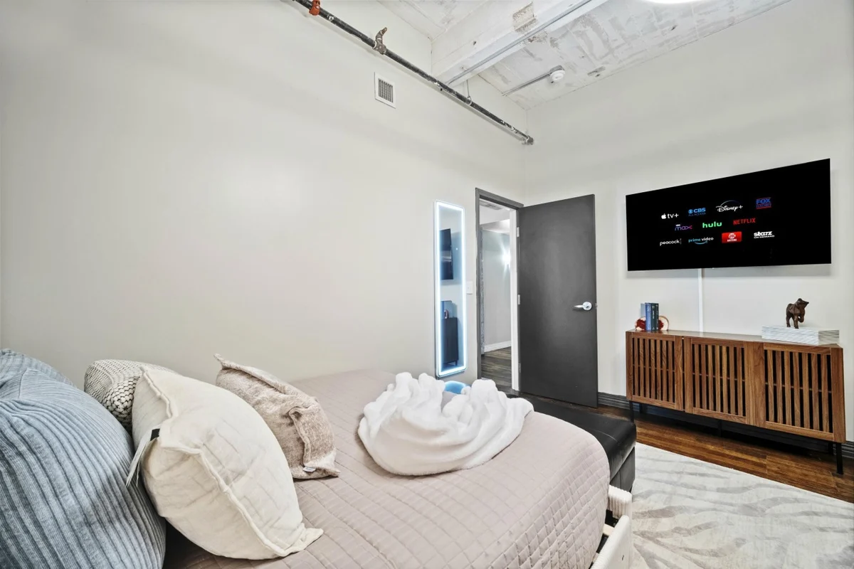 Bedroom 1 image 1