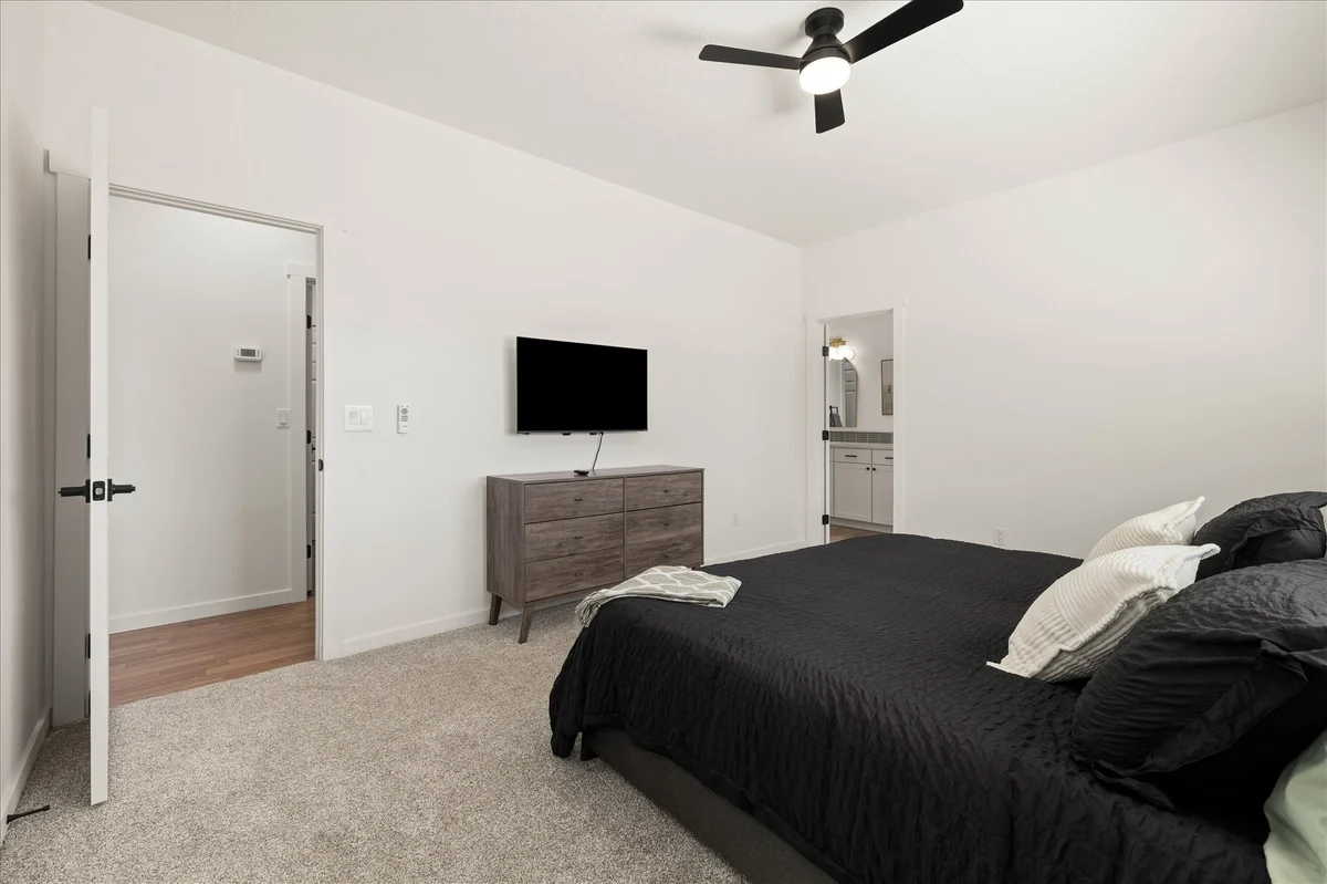 Bedroom 1 image 1