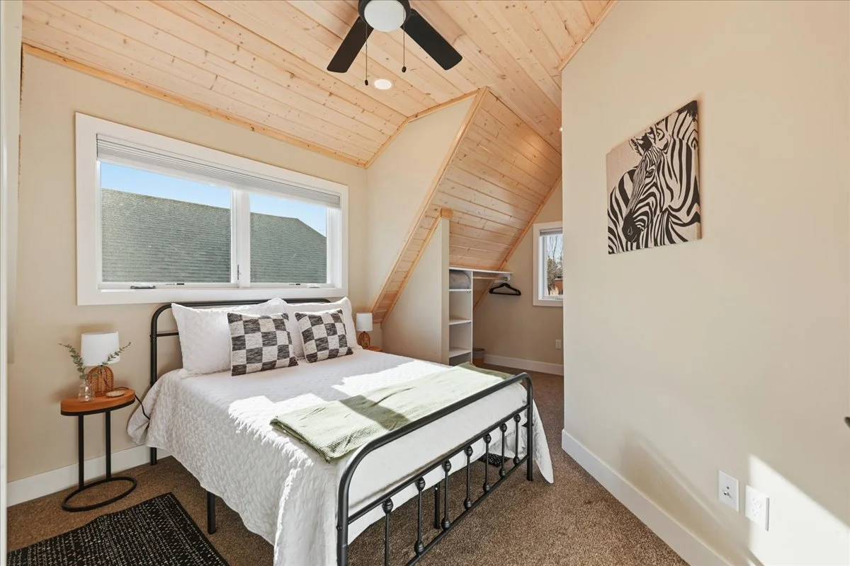 Bedroom 1 image 1