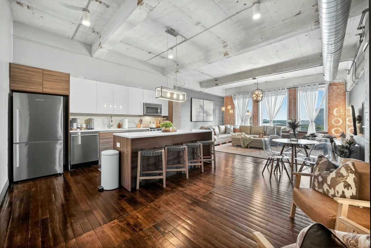 Home in Dallas property photo 4