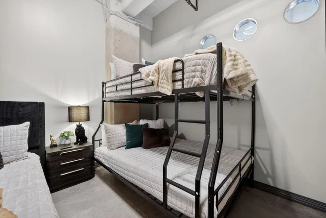 Bedroom 1 image 1