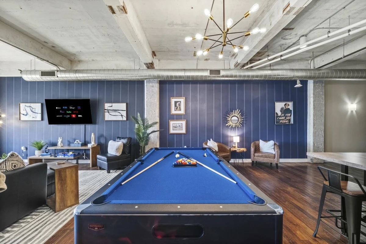 Dallas SkyScraper Loft, Pool, Gym & Movie Room property photo 2