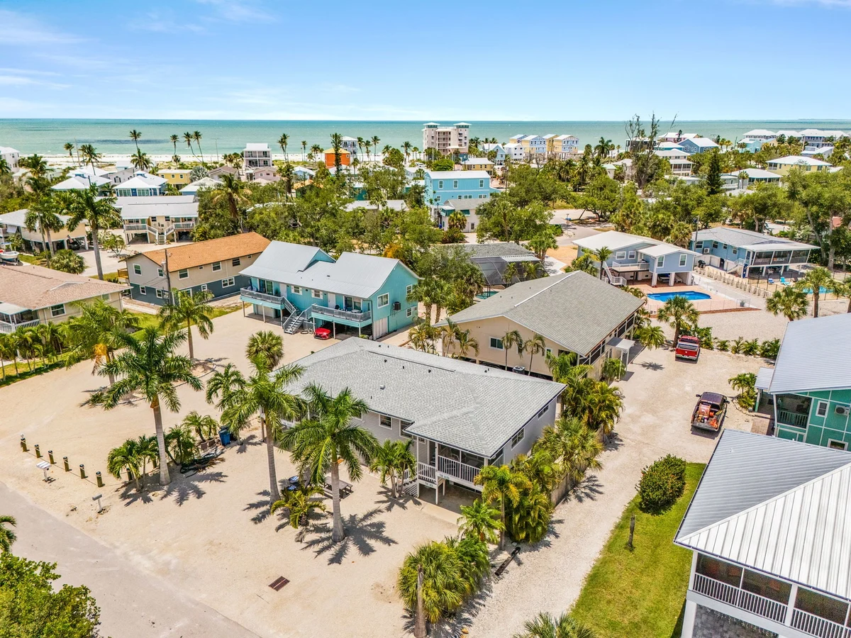 Home in Fort Myers Beach property photo 4
