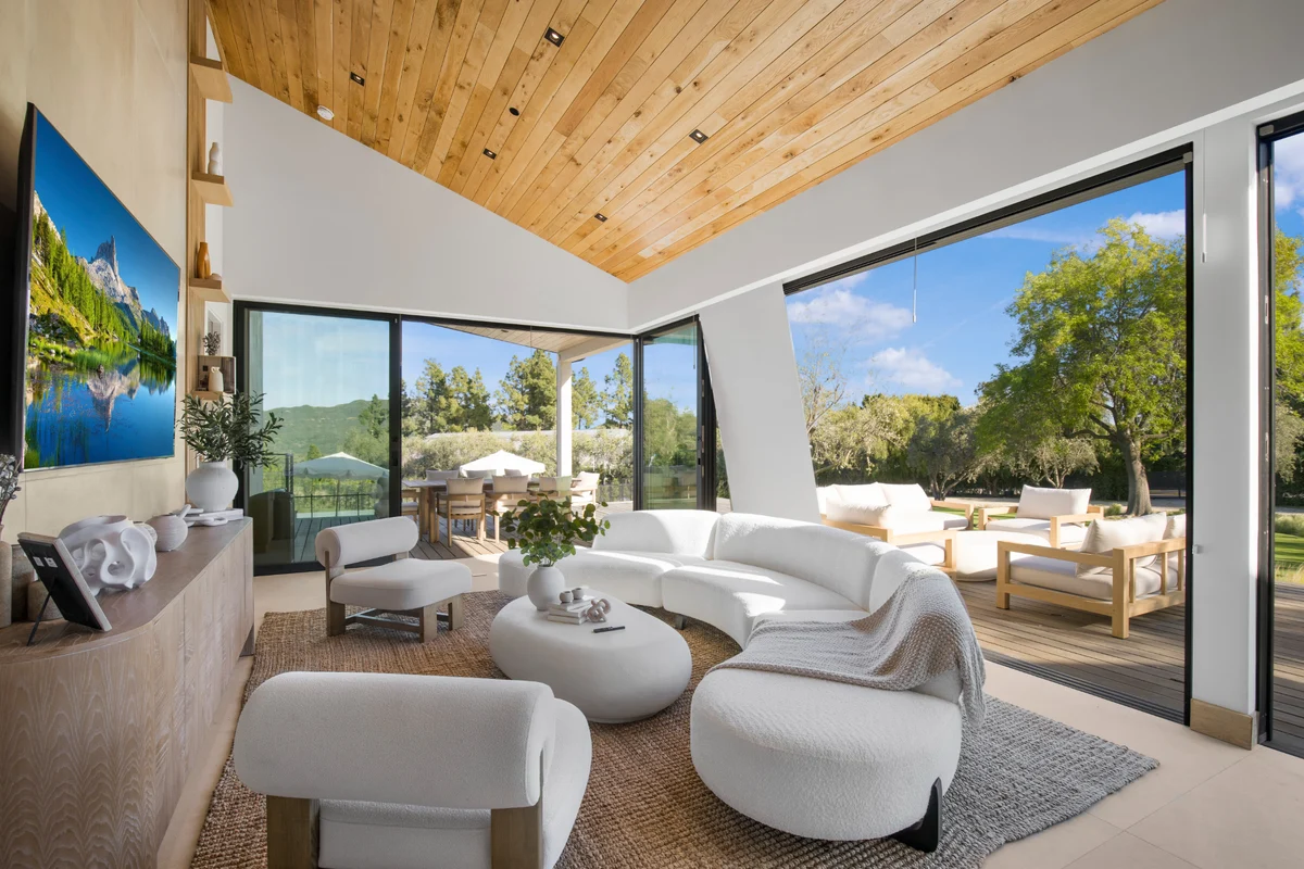 Lechusa - Secluded Creative Compound: Luxury 2-Acre Estate w/ Studio & Pool #7