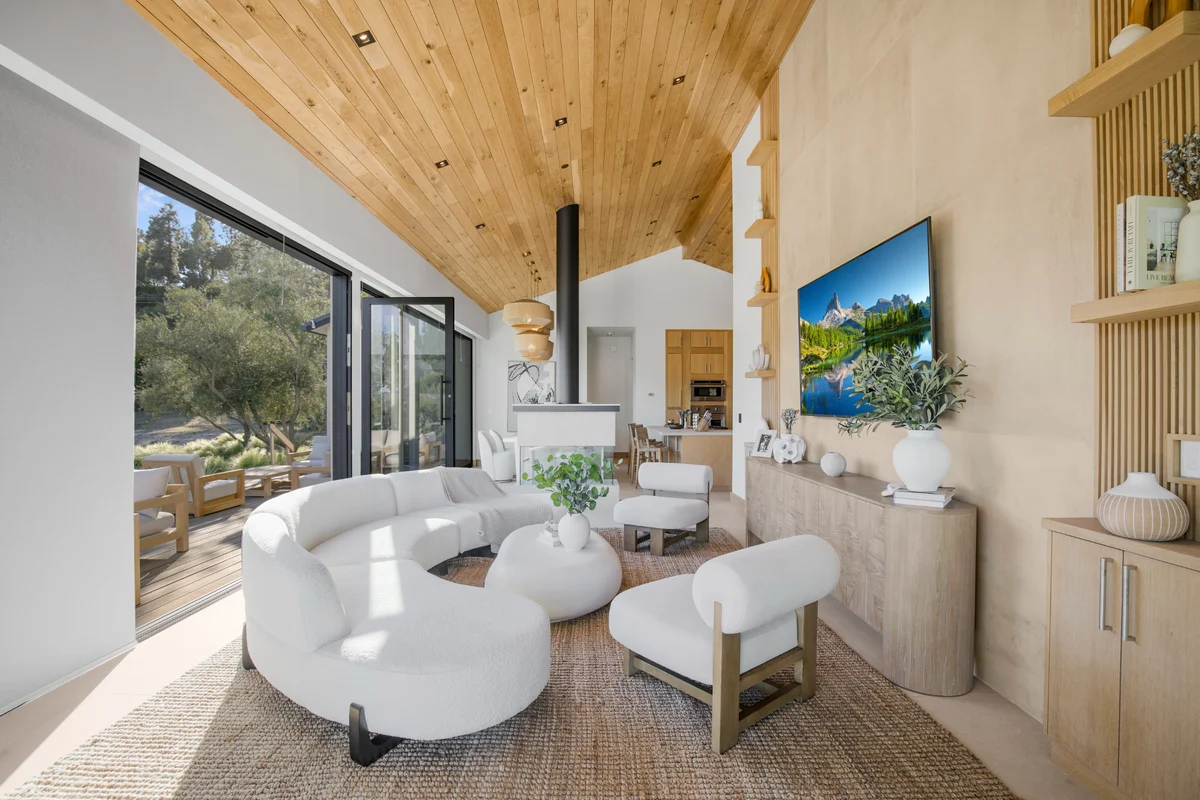 Lechusa - Secluded Creative Compound: Luxury 2-Acre Estate w/ Studio & Pool #4