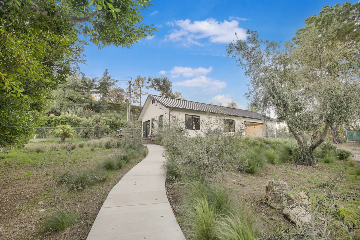 Lechusa - Secluded Creative Compound: Luxury 2-Acre Estate w/ Studio & Pool #33
