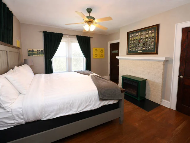 BEDROOM image 1