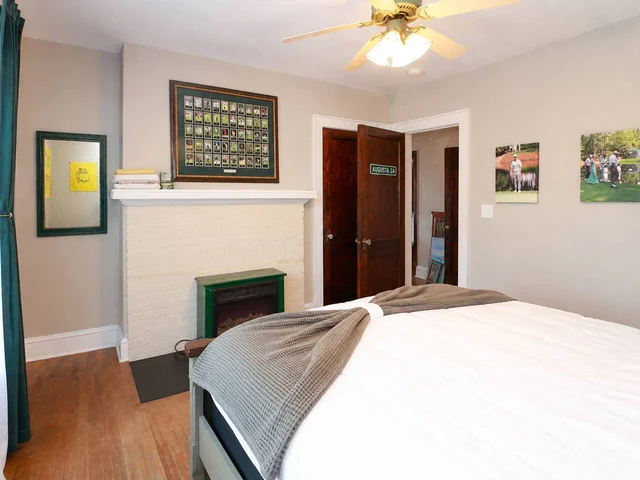 BEDROOM image 1