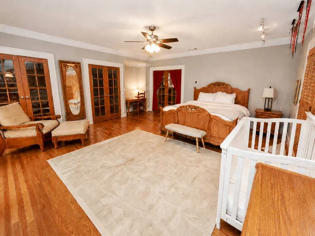 BEDROOM image 1
