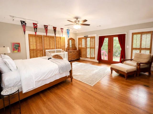 BEDROOM image 1