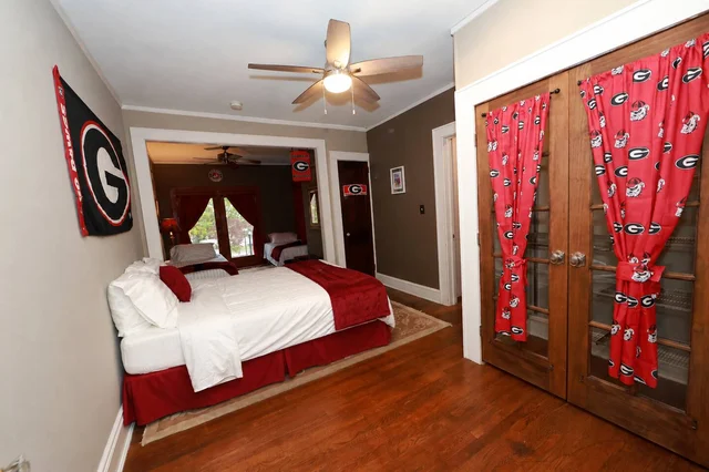 BEDROOM image 1
