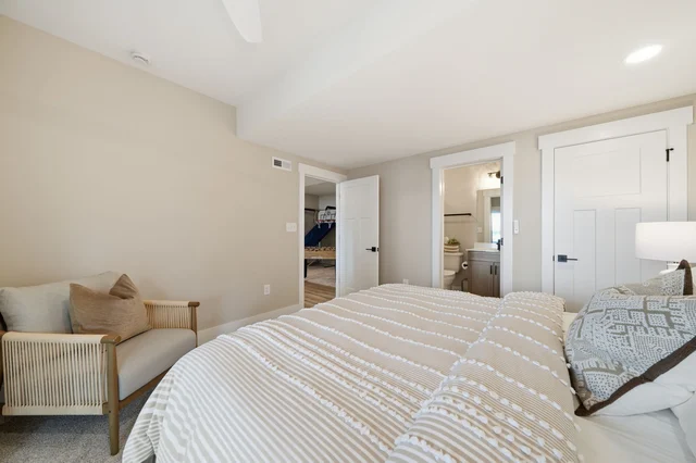 Bedroom 2 image 1