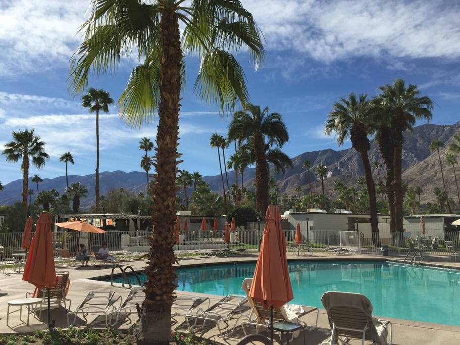 Condo in Palm Springs property photo 2
