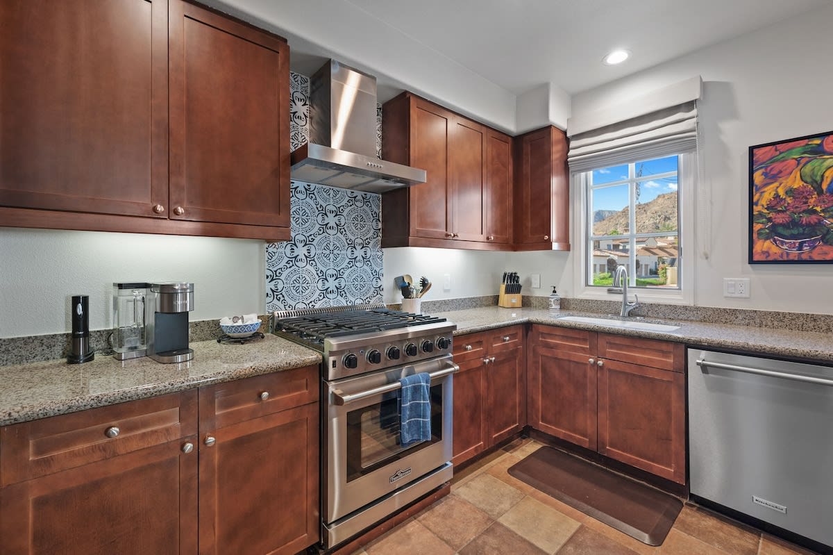 Property in La Quinta property photo 4