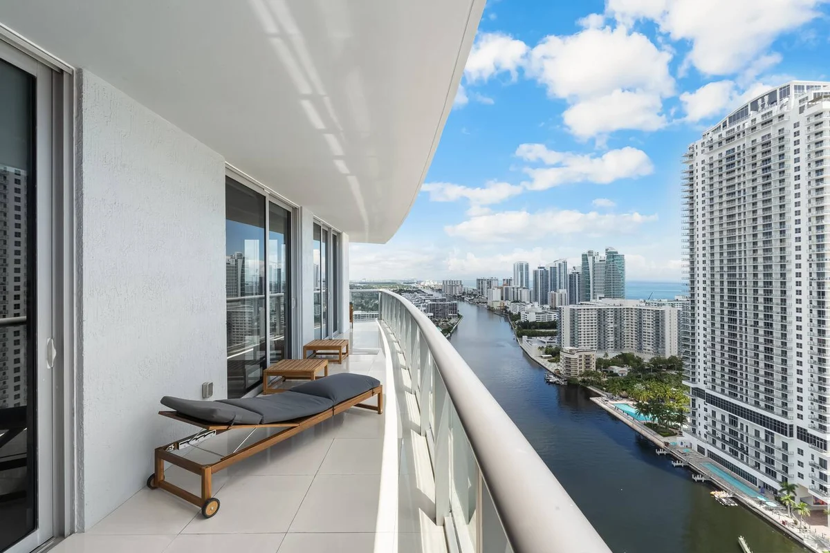 Condo in Hallandale Beach property photo 2