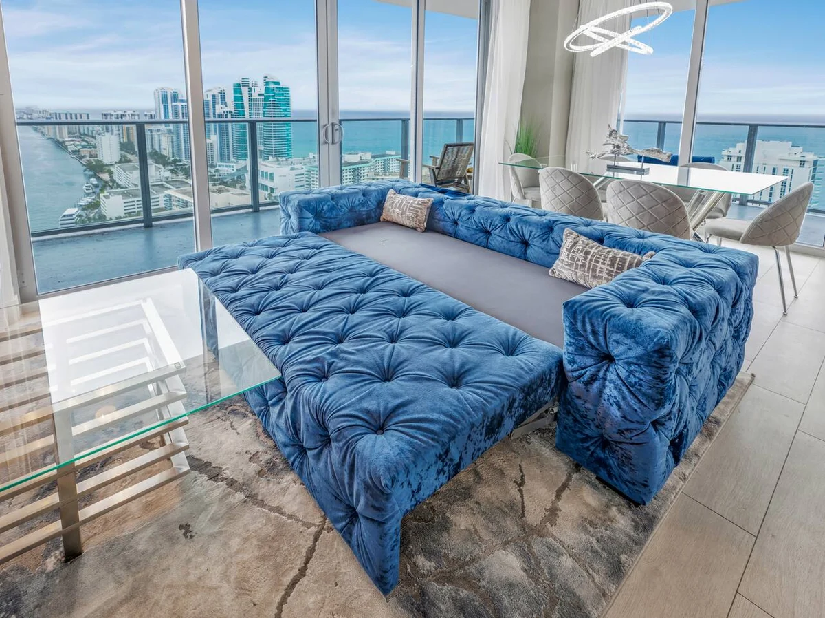 Condo in Hollywood property photo 5