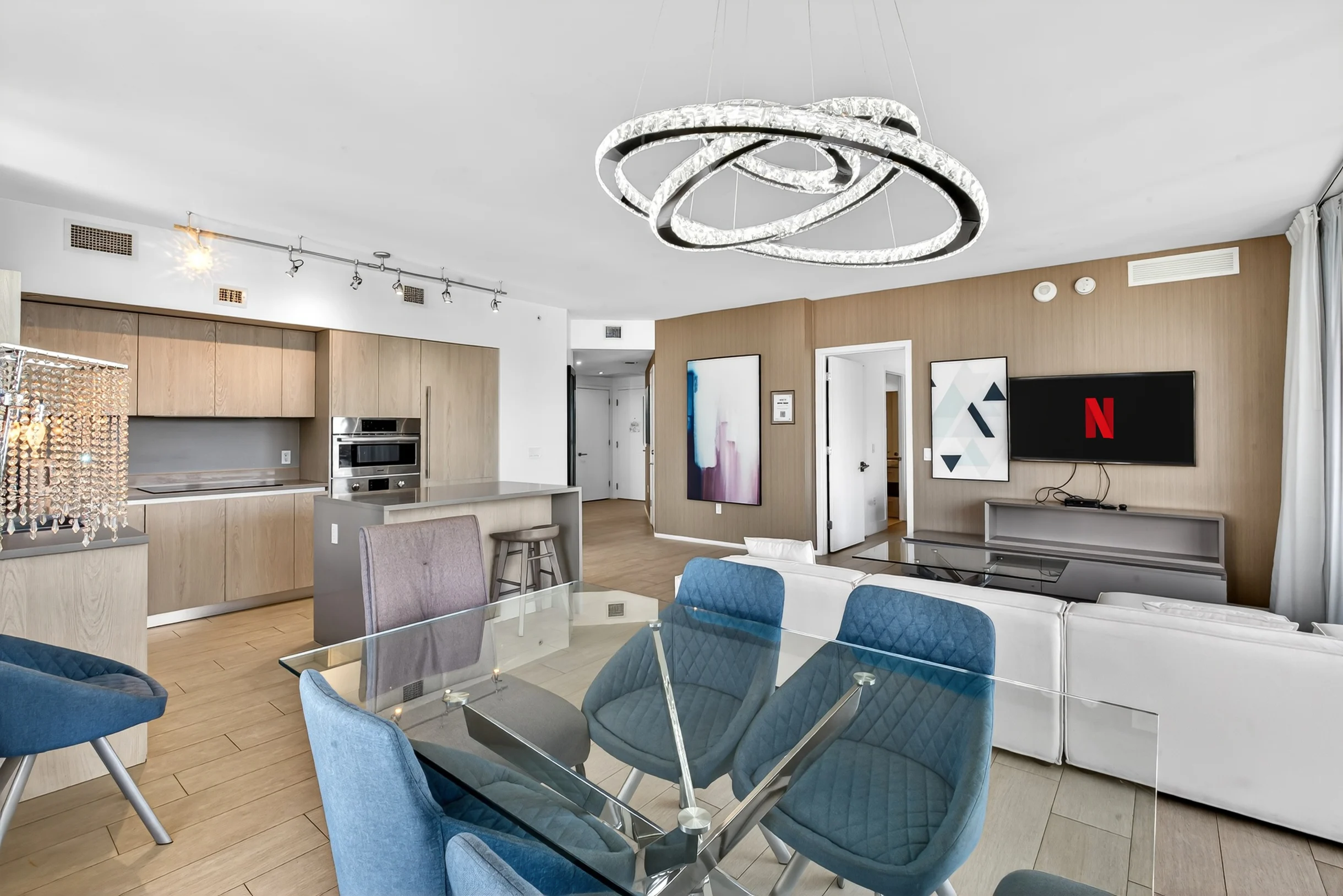 Condo in Hollywood property photo 3