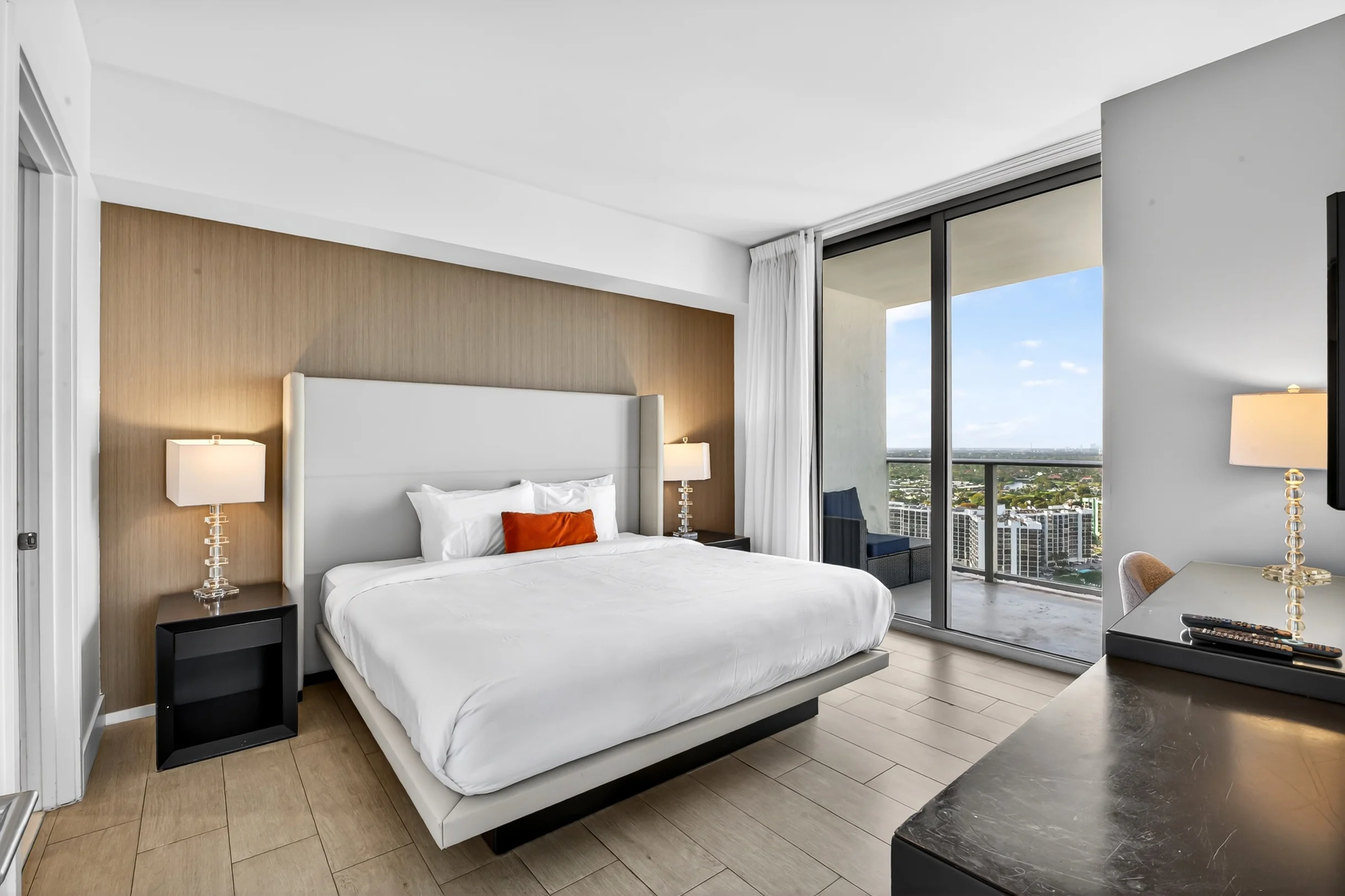 Condo in Hollywood property photo 4