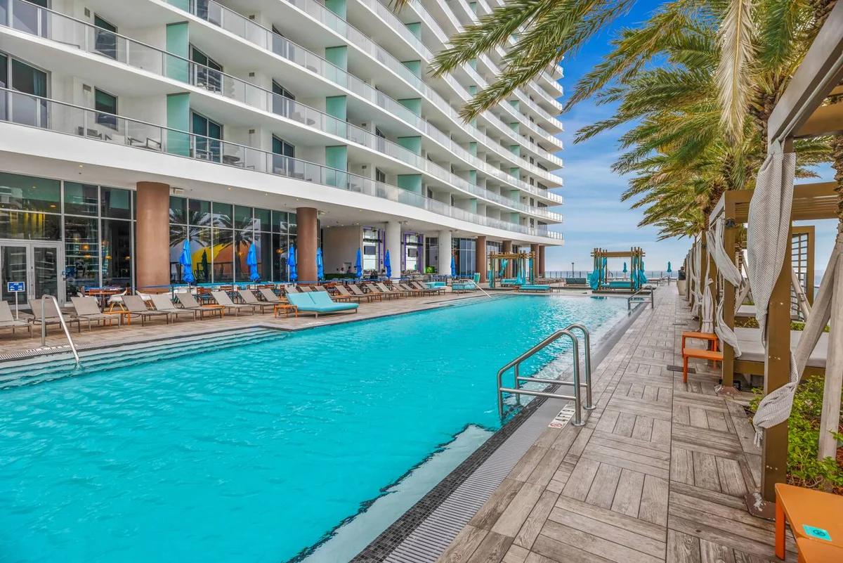 Condo in Hollywood property photo 3