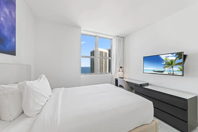 BEDROOM image 1