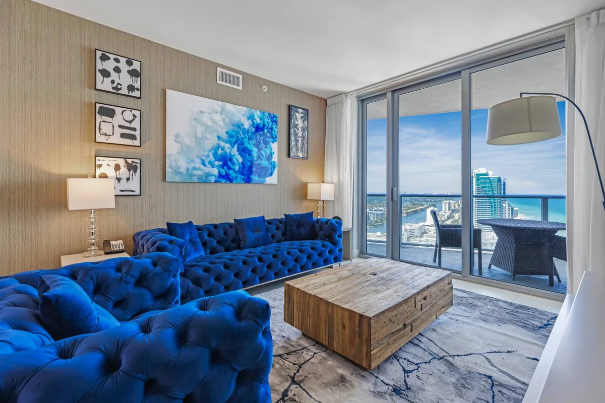 Condo in Hollywood property photo 4