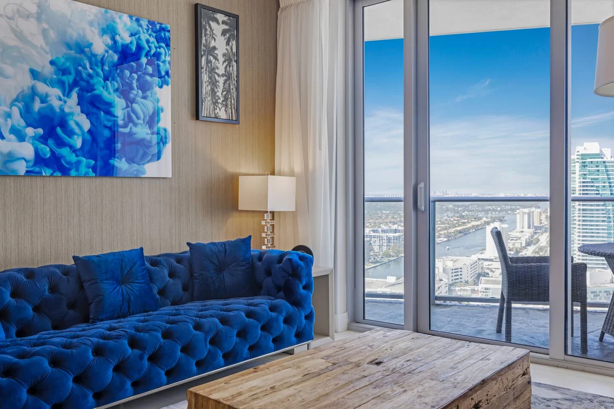Condo in Hollywood property photo 5