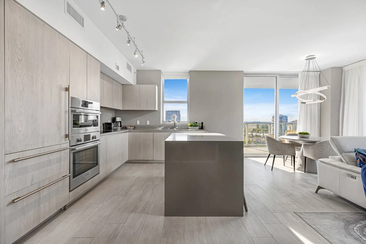 Condo in Hollywood property photo 5